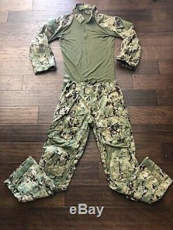 Crye Precision AOR2 G3 Combat Pants 28 Regular and Navy Custom Combat Shirt SM R